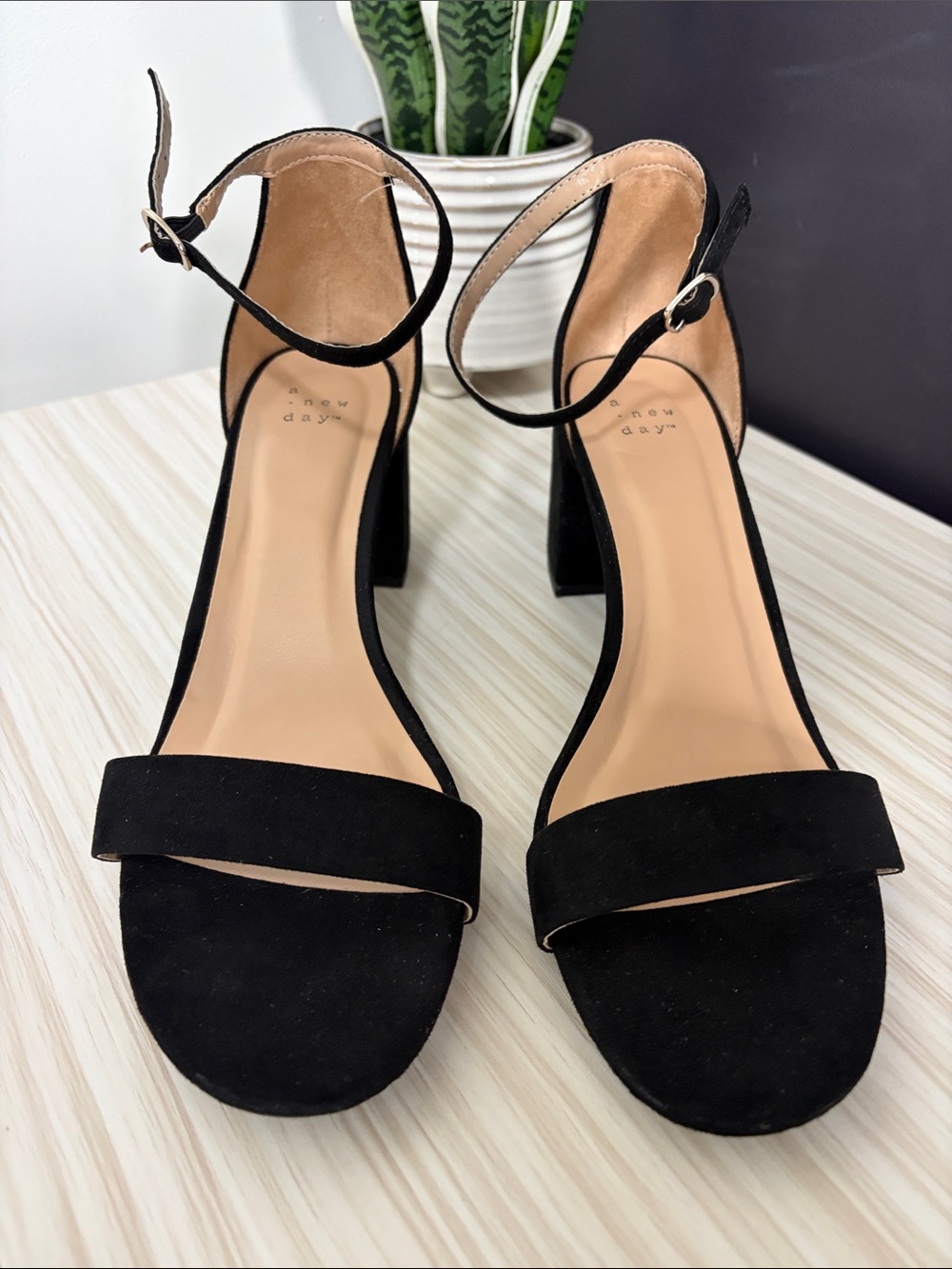 a new day Black Suede Ankle-Strap Block Heel Sandals!! EUC🖤
